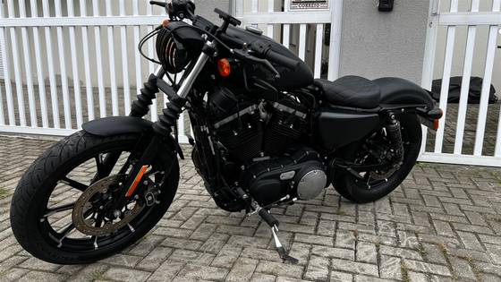 HARLEY-DAVIDSON SPORTSTER IRON 883 HARLEY-DAVIDSON SPORTSTER IRON 883